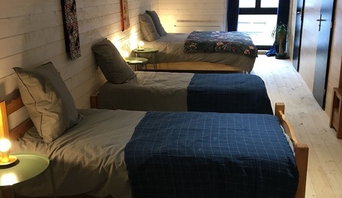 Room (Black Japan)