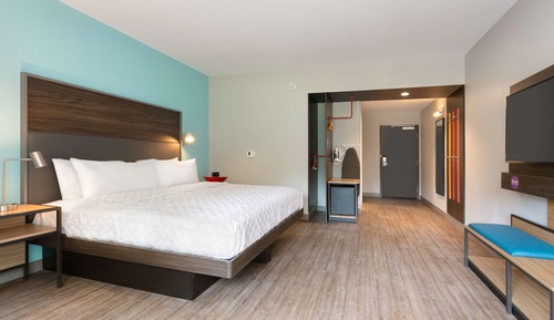 Room, 1 King Bed, Accessible (Roll-In Shower)
