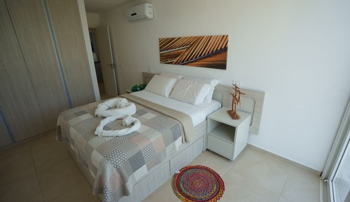 Deluxe Suite (203)