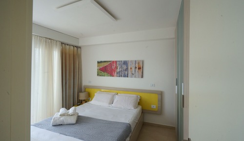 Superior Suite, Partial Ocean View (305)