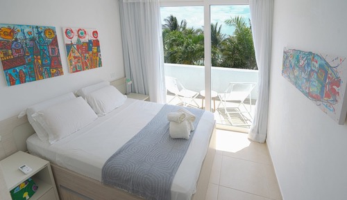 Deluxe Suite (205)