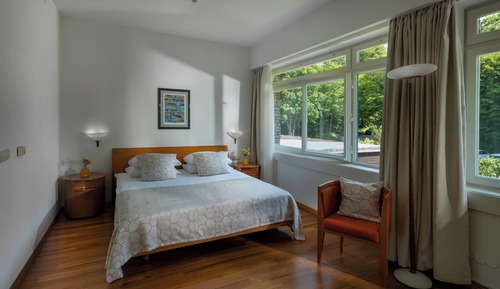 Senior Suite, Lake Side