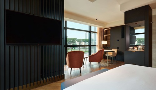 Room, 1 King Bed, Corner