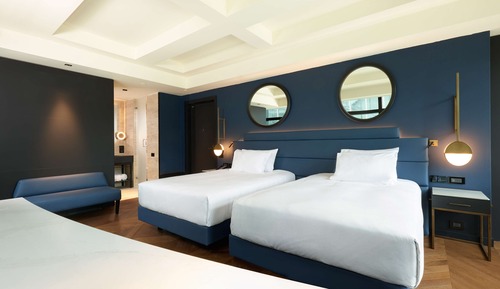 Room, 2 Double Beds, Corner