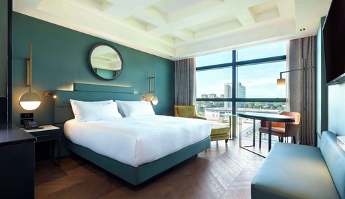 Deluxe Room, 1 King Bed (High Floor)