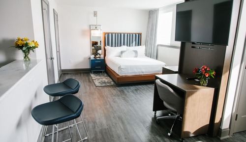 Queen Accessible Deluxe Suite