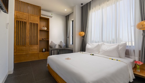 Deluxe Double Room (with Windows)