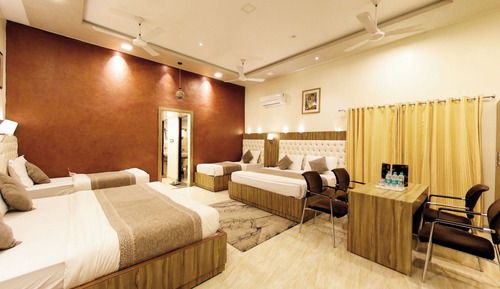 Family Room, 3 Double beds