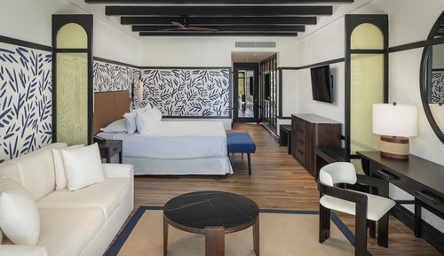 Swim Up Junior Suite