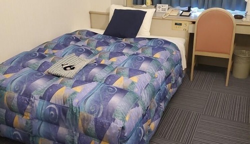 Single Room B, Smoking