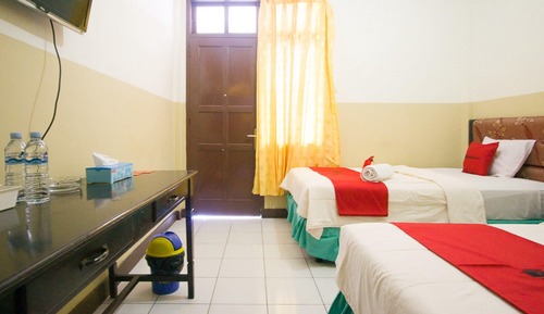 Twin Room (RedDoorz)