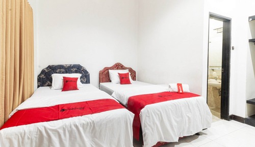 Twin Room (RedDoorz)