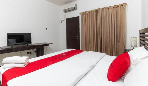 Double Room (RedDoorz)