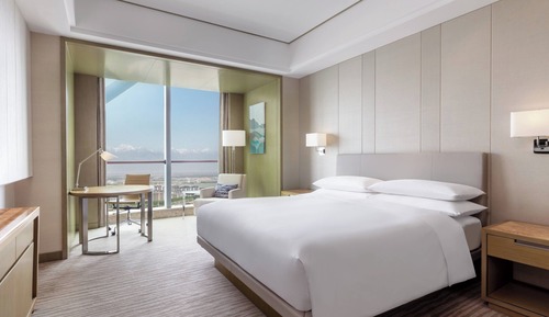 Club Room, 1 King Bed (Club Cloud)