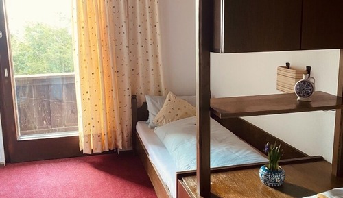 Economy Twin Room, Shared Bathroom, Mountain View (Hüttenzimmer Einzelbetten)