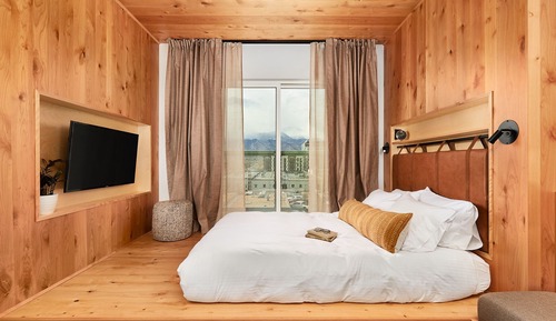 City Jr. Queen Suite