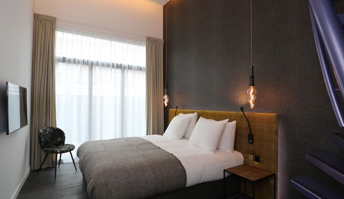 Deluxe Studio Suite