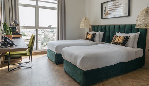 Room, 2 Twin Beds, City View