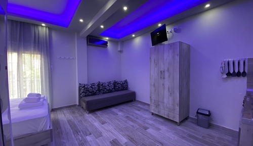 Family Studio, 1 Queen Bed with Sofa bed, Courtyard View