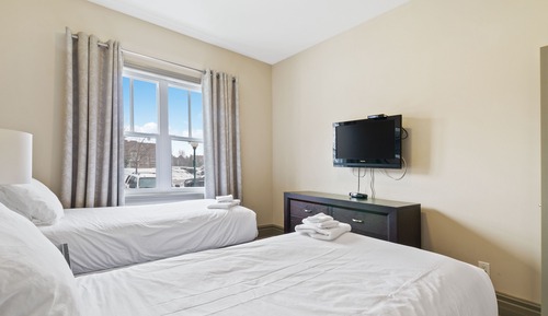 Comfort Townhome, 2 Bedrooms (142 Snowbridge - Pet Friendly)