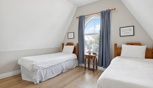 Signature Townhome, 3 Bedrooms (210 Snowbridge - Pet Friendly)