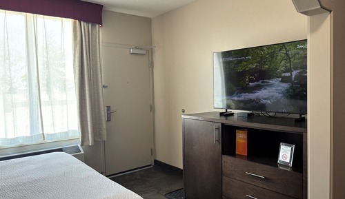 Suite, 1 Queen Bed, Non Smoking, Kitchenette (First Floor)
