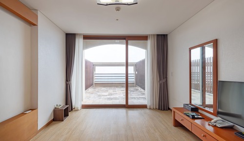 Deluxe Room (Ondol -extra futons for 24200 KRW)