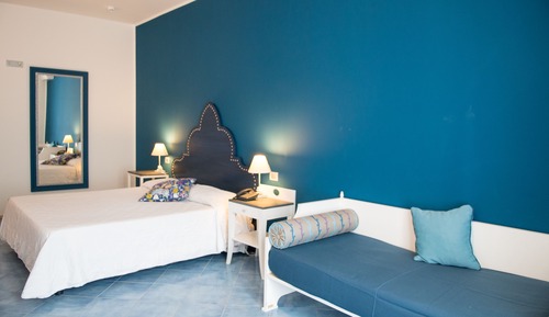 Classic Triple Room, Partial Sea View