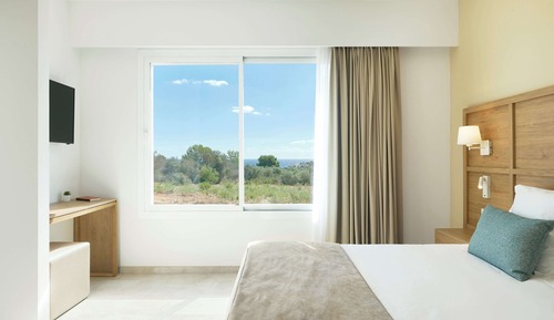 Villa, Terrace (2 Adults & 4 Children)