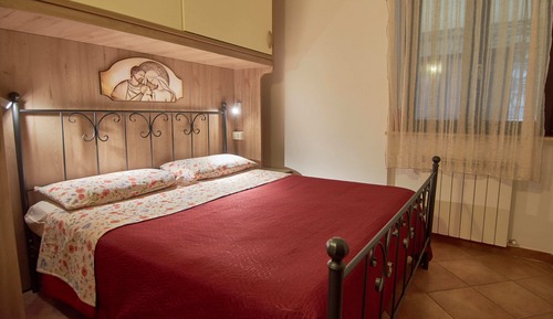 Traditional Apartment, 2 Bedrooms, Kitchen, Garden View