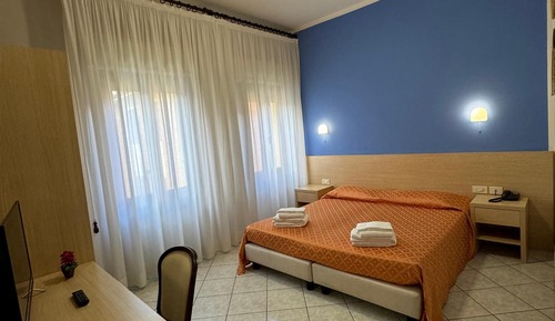Double Room, 1 King Bed