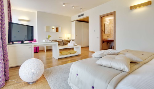 Deluxe Room, 1 King Bed (Living Room)