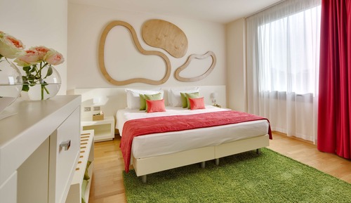 Comfort Room, Multiple Beds