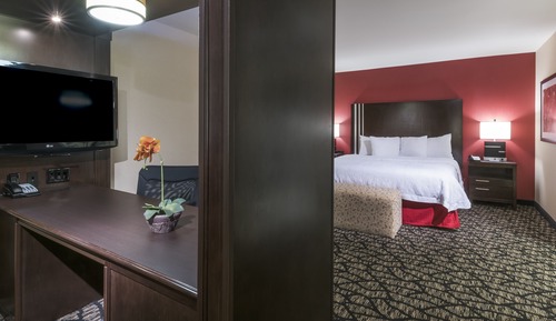 Basic Room, 1 King Bed, Accessible, Bathtub (Mobility & Hearing)