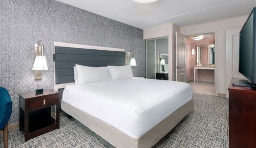 Suite, 2 Bedrooms, Non Smoking, 2 Bathrooms (1 King & 2 Queen Beds)