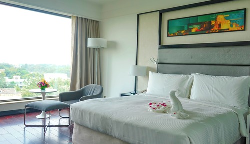 Premium Room, 1 King Bed, Smoking