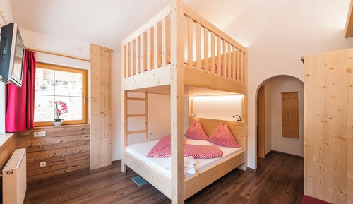 Superior Quadruple Room, 1 Bedroom, Non Smoking, Mountain View