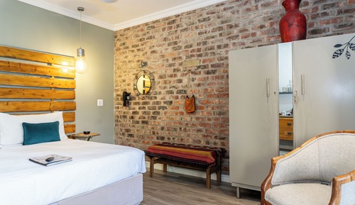 Luxury King/Twin Room: R5