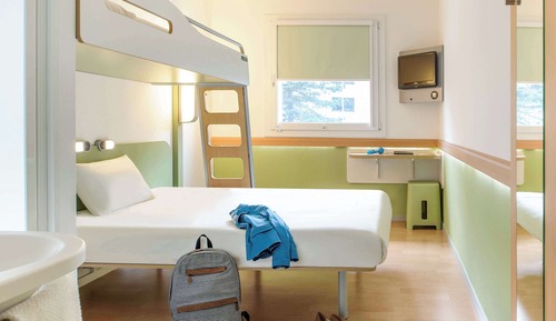Standard Room (1 Double Bed and 1 Twin Bunk Bed)