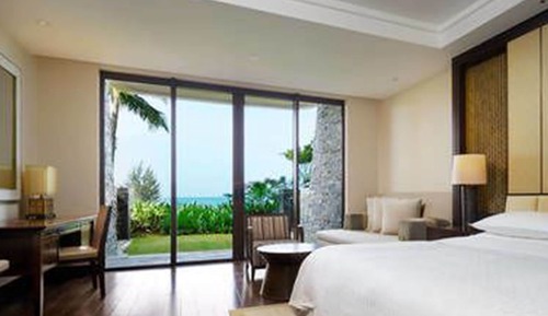 Room, 1 King Bed, Balcony, Garden View