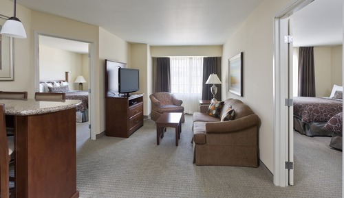 Suite, 2 Bedrooms, Accessible (1 King, Comm, Tub)