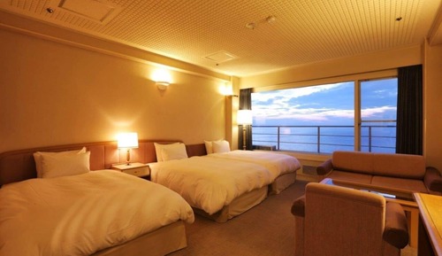 Moderate Triple Room with Shower Booth, Smoking, Ocean View - 40sqm, Up to 4 Guests
