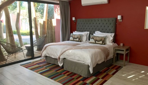 Luxury Room, 1 King Bed, Mountain View