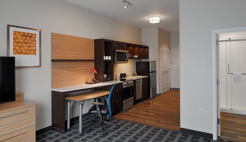 Studio, 2 Queen Beds (Hearing Accessible)