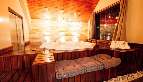 Honeymoon Double Room, Bathtub