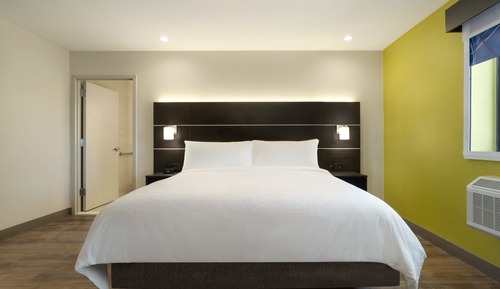 Standard Room, 1 King Bed, Accessible (Mobility, Roll-In Shower)