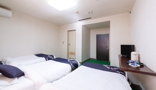 Triple Room, Smoking