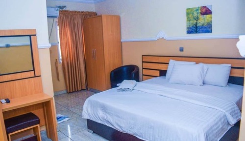 Room (Ambassador)