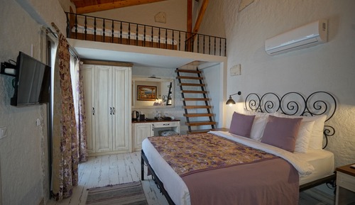 Room, Balcony