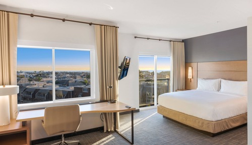 Studio, 1 King Bed (Hearing Accessible)